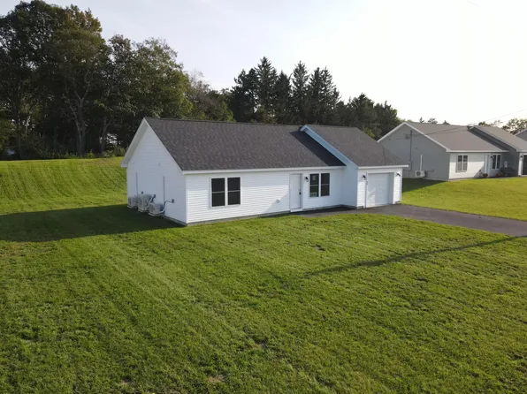 41 Stearns Farm Road, Hampden, ME 04444