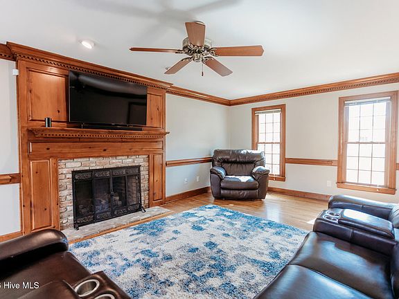4th image of 1808 Wildwood Court NW
