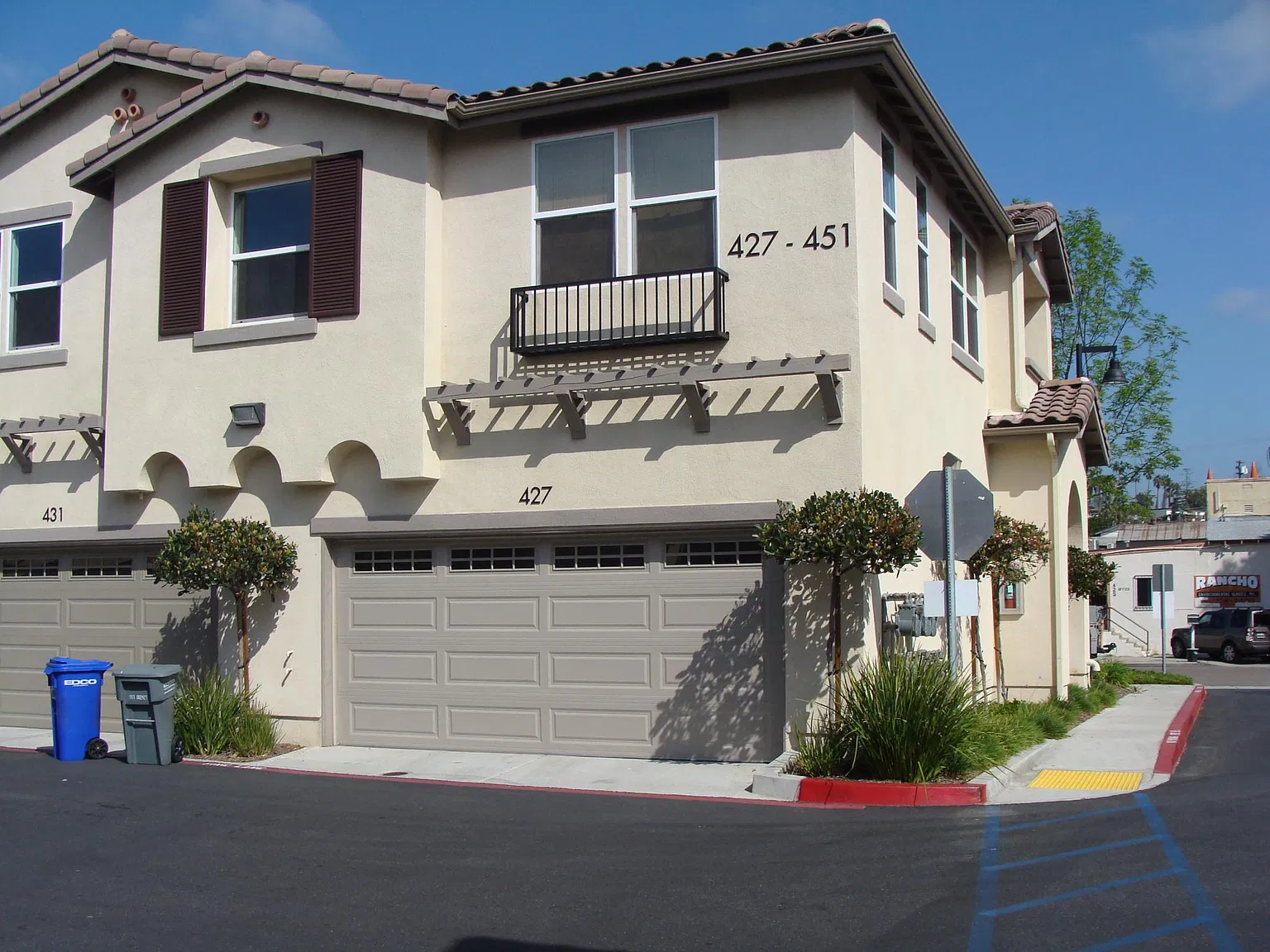 2 bed, 1100 sqft, $3,000 — Photo 2