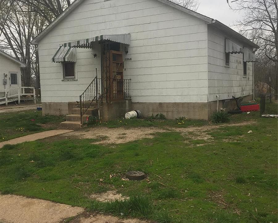 2nd image of 205 N Victor St