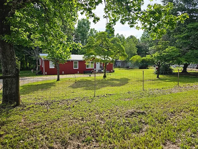 338 Bradley Dr — Photo 1