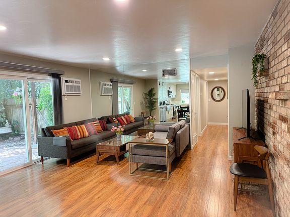 4th image of 148 Ascot Ct APT 1