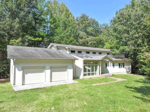 112 Club Dr, Buffalo Junction, VA 24529
