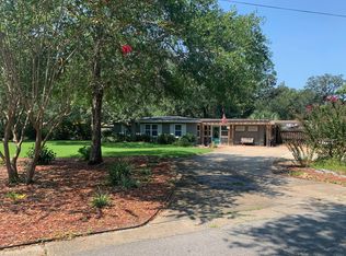 16 Bay Dr NE, Fort Walton Beach, FL 32548