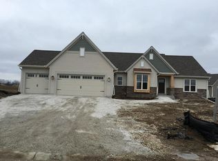 W220N4683 Mapleridge Ln, Pewaukee, WI 53072