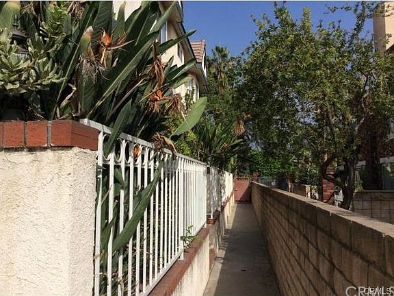 3rd image of 406 California St Unit D