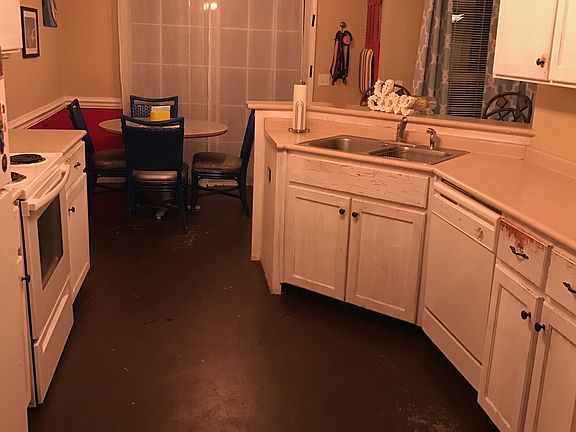 4th image of 629 Laurel Hill Cir
