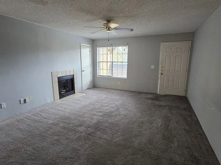 300 Lakepointe Dr #204 — Photo 5