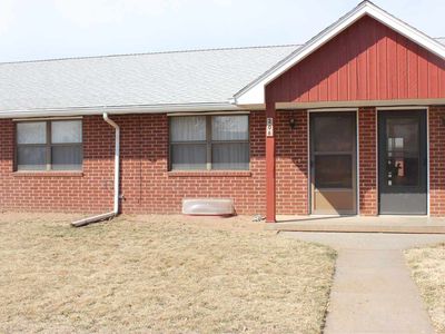 206 E 1st Ave, Cheney, KS, 67025