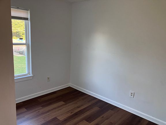 3rd image of 131 Sarah Way #4