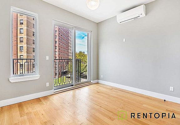 2nd image of 922 Dekalb Ave #2R