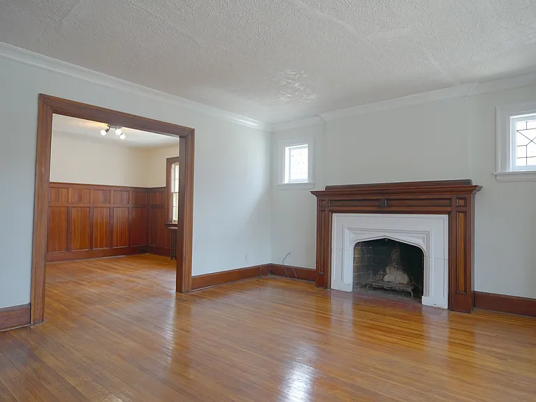 1082 Avenue Rd — Photo 5