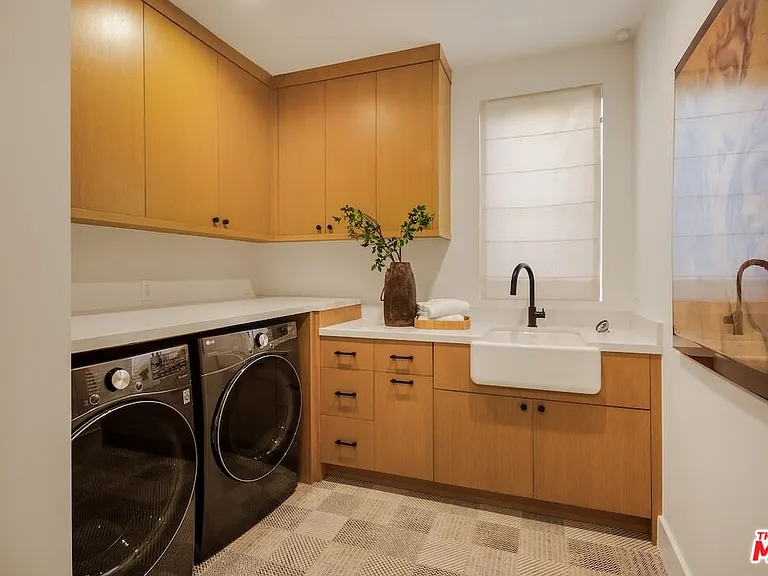 4261 Denny Ave — Photo 17