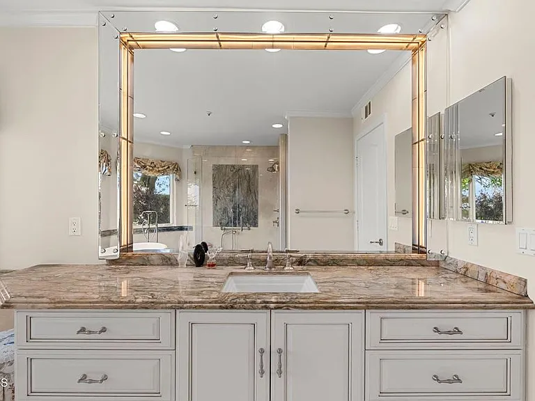 1401 Glen Oaks Blvd — Photo 29