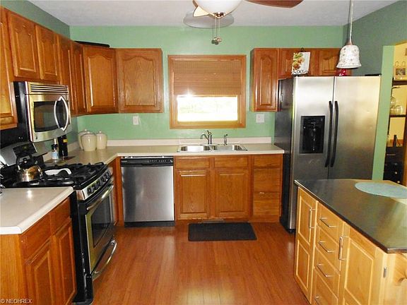 3rd image of 38639 Adkins Rd