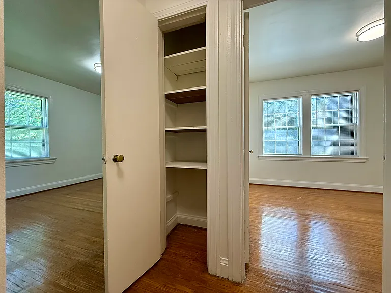 2466 Grinstead Dr — Photo 35