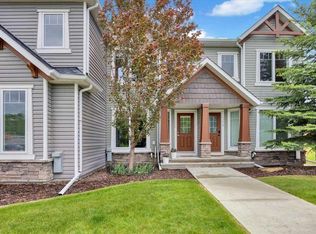 1562 W 93rd St SW, Calgary, AB T3H 0P9