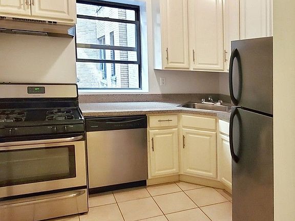 3rd image of 115 W 16th St #218