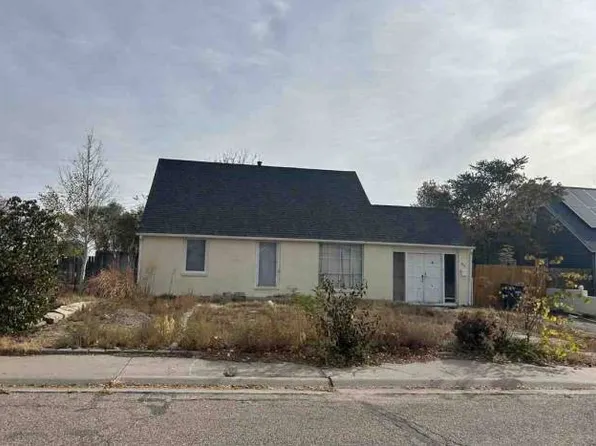 96 Gamble Ln, Pueblo, CO 81001