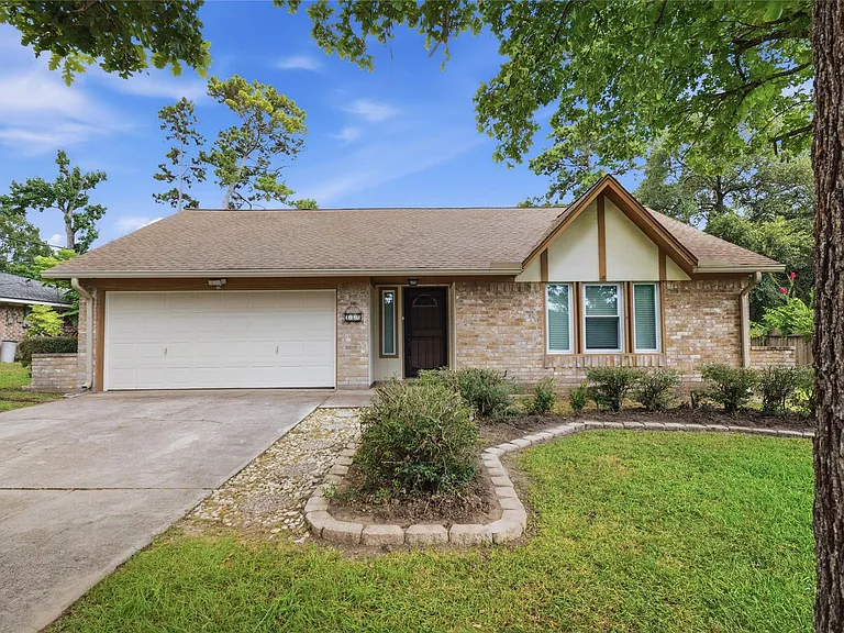 182 Greenleaf Ln — Photo 1