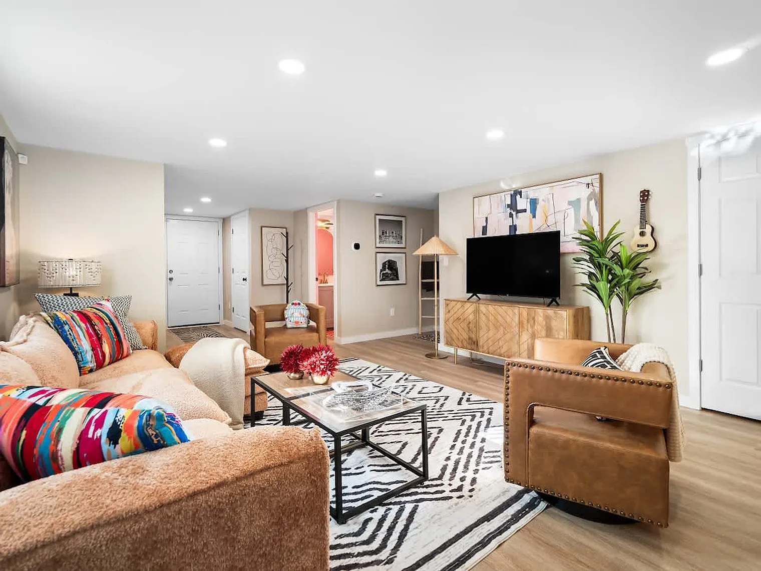 3 bed, 2.5 bath, 861 sqft, $4,313 — Photo 3