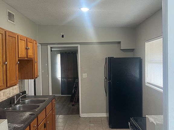 3rd image of 113 Country Club Cir