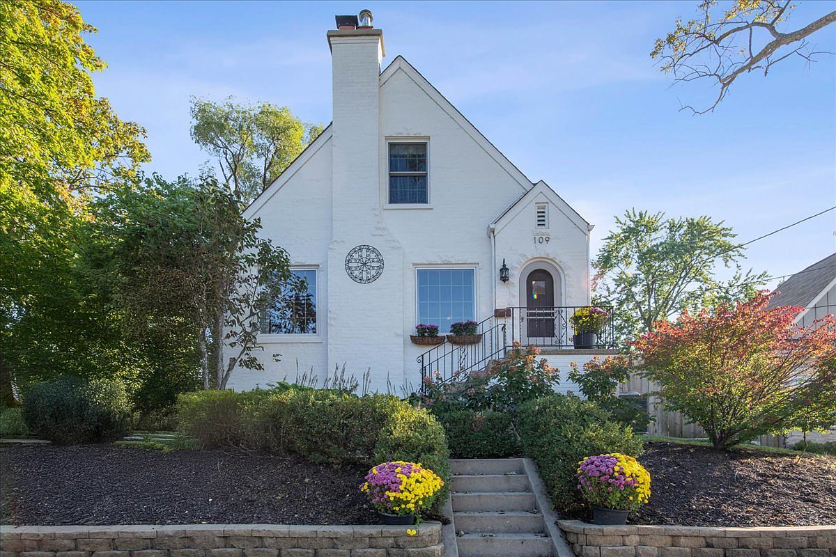 109 W Hillside Ave, Barrington, IL 60010 | Zillow