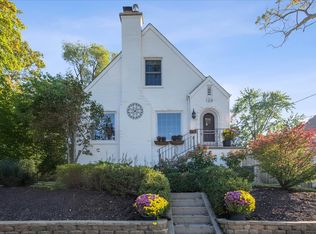 109 W Hillside Ave, Barrington, IL 60010