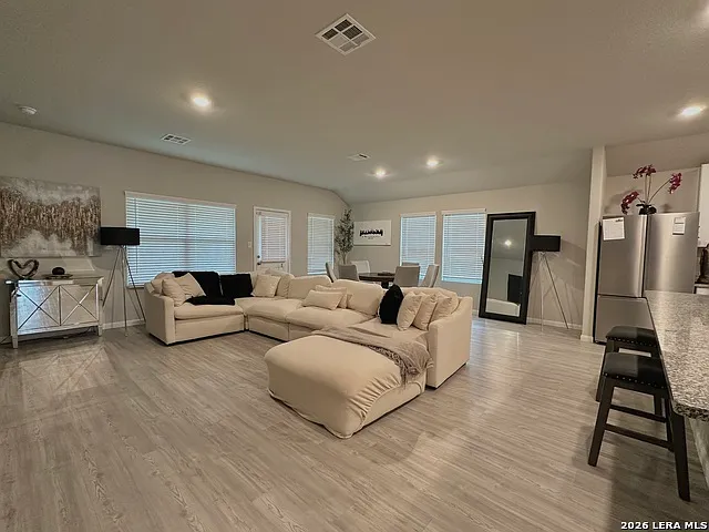3 bed, 2.0 bath, 1678 sqft, $1,830 — Photo 3