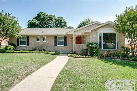 3rd image of 903 Dumont Dr