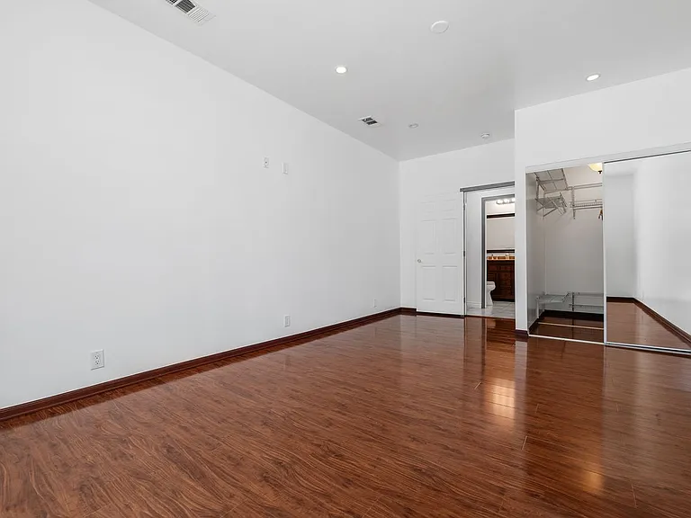17434 Emelita St — Photo 24