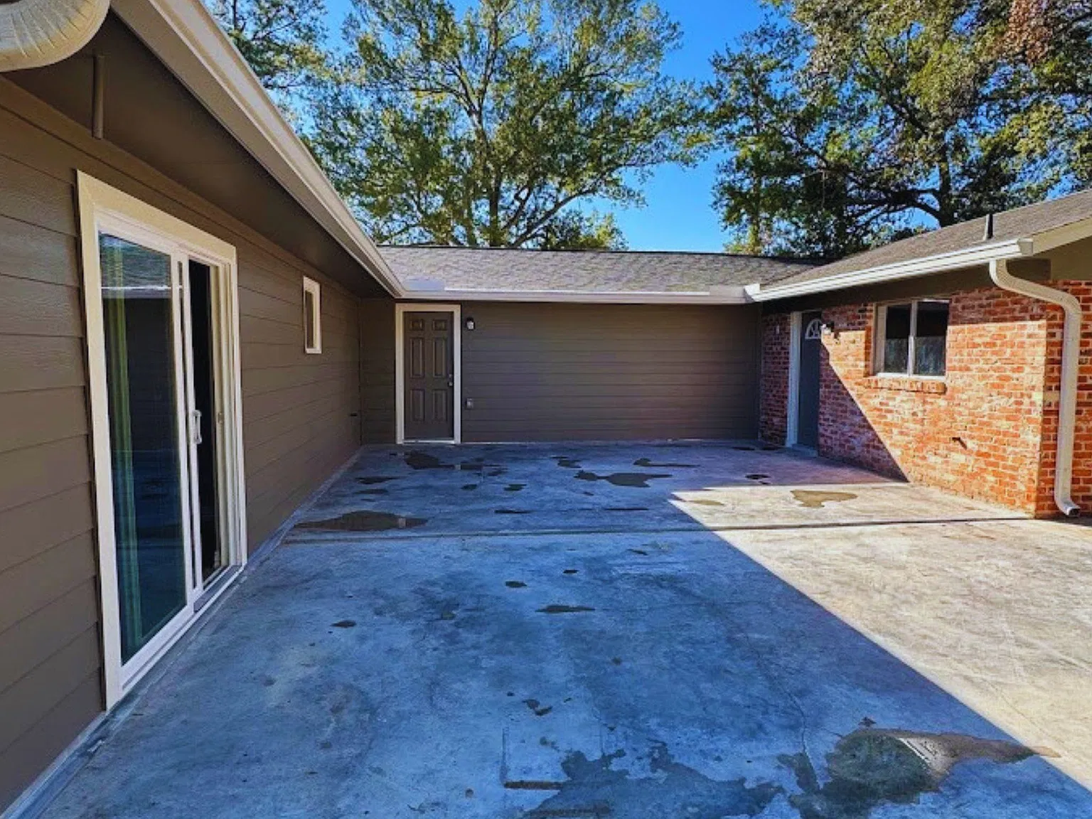 2 bed, 1.0 bath, 900 sqft, $900 — Photo 2