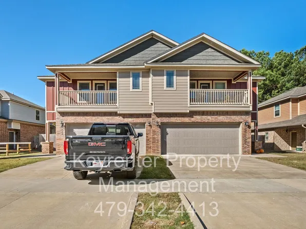 1225 N Sicily Ln, Fayetteville, AR