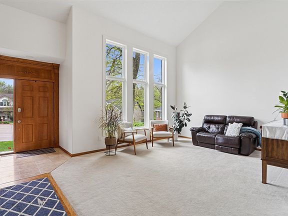 4th image of 3011 Rhett Cir