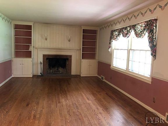 2nd image of 2186 Woodcrest Dr