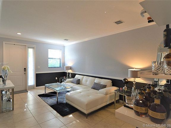 2nd image of 757 NE 34th Ave #757