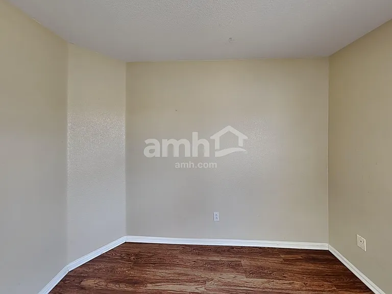 8409 S 50th Ln — Photo 15