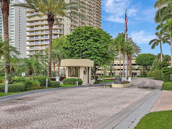 3rd image of 20191 E Country Club Dr APT 2603