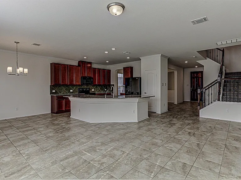 339 Alamosa Dr — Photo 13
