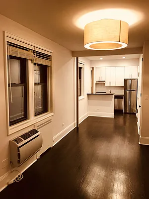 Rented by Metropolis Real Estate of Manhattan | media 34