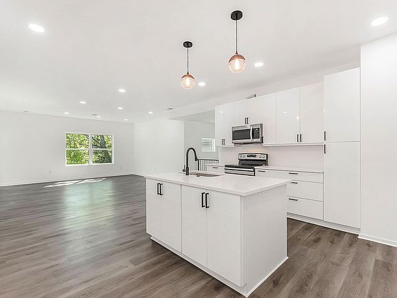 4th image of 3408 Campbell St