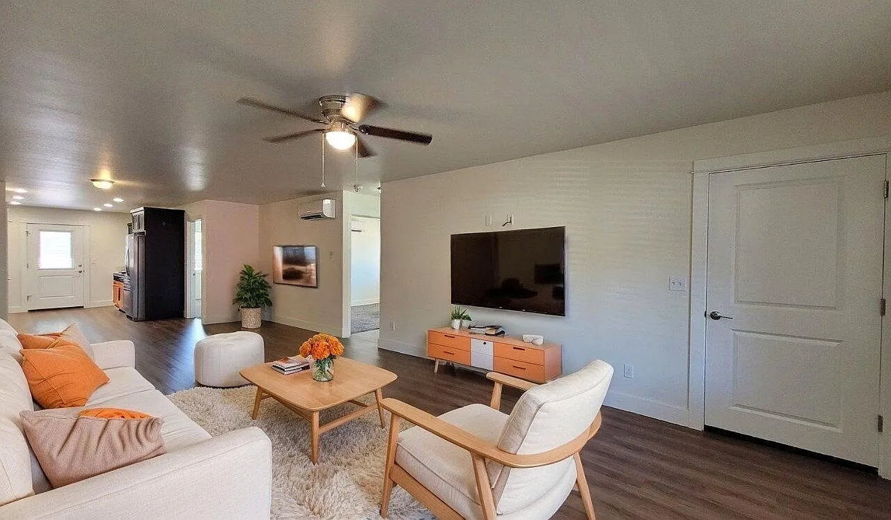 3 bed, 2.0 bath, 1250 sqft, $1,900 — Photo 1