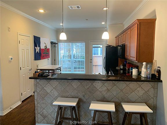 4th image of 305 Holleman Dr E APT 501