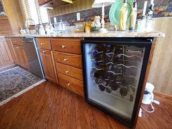 4th image of 8311 Canterbury Dr #8311