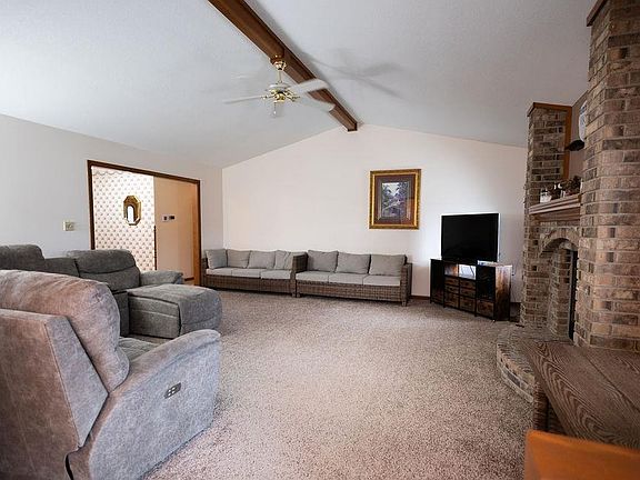 4th image of 1513 Ridgewood Ln