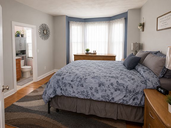 4th image of 8 Common St APT 1