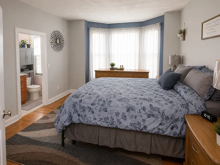 8 Common St #1 — Photo 4