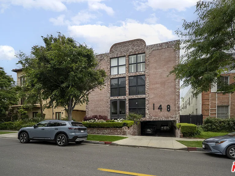 148 S Reeves Dr #4 — Photo 1