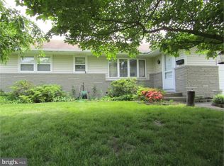 988 E Evesham Rd, Magnolia, NJ 08049