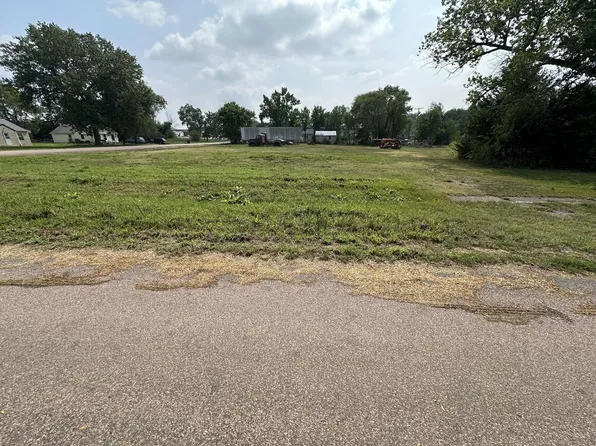 718 Church Ave, Gregory, SD 57533